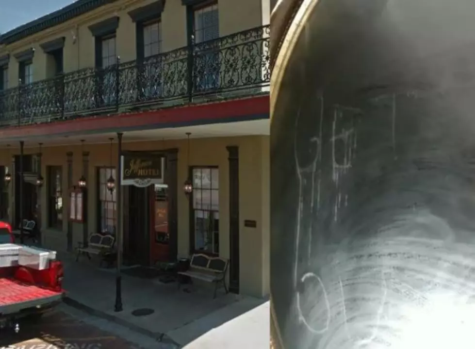 WATCH: Ominous Mirror Message Makes Two Historic Jefferson Hotel Guests Leave in the Middle of the Night