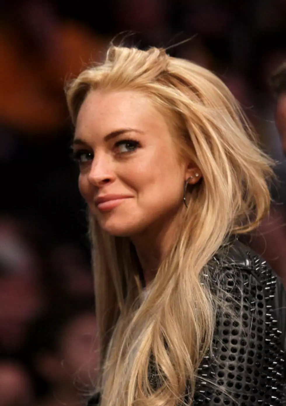 Lindsay Lohan Steals A Necklace!!! {VIDEO}