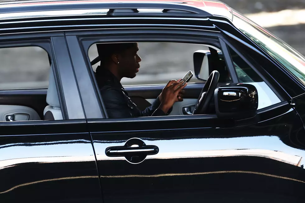 New Louisiana Bill Would Ban Driving With Your Phone in Your Hand